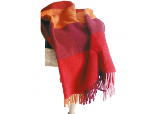 Sheep wool blanket with fringe - RED